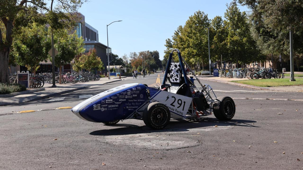 FE10 in front of the Silo roundabout